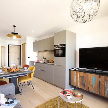 Aparthotel Phoenix A By Leavetown Vacations *