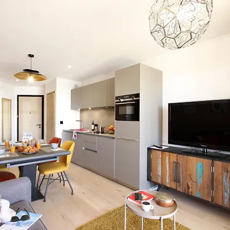 Phoenix A By Leavetown Vacations *